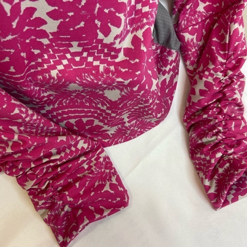 EleVen by Venus Williams~Form Fitting Activewear Top~Ruched Sides & Cuffs~Size L - Picture 3 of 9